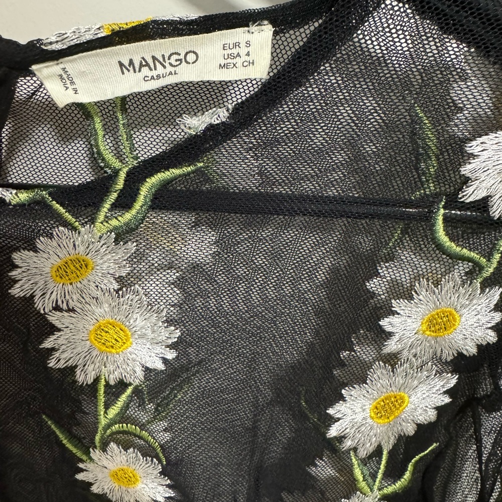 Beautiful and transparent blouse, very little use,